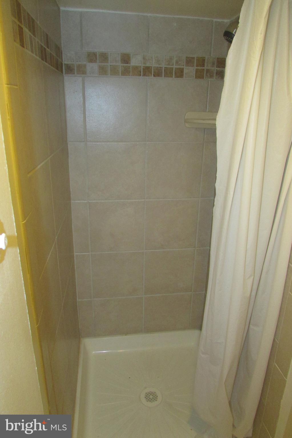 3661 Hineline Road Baltimore, MD 21229 - Photo 17 of 25 Bath