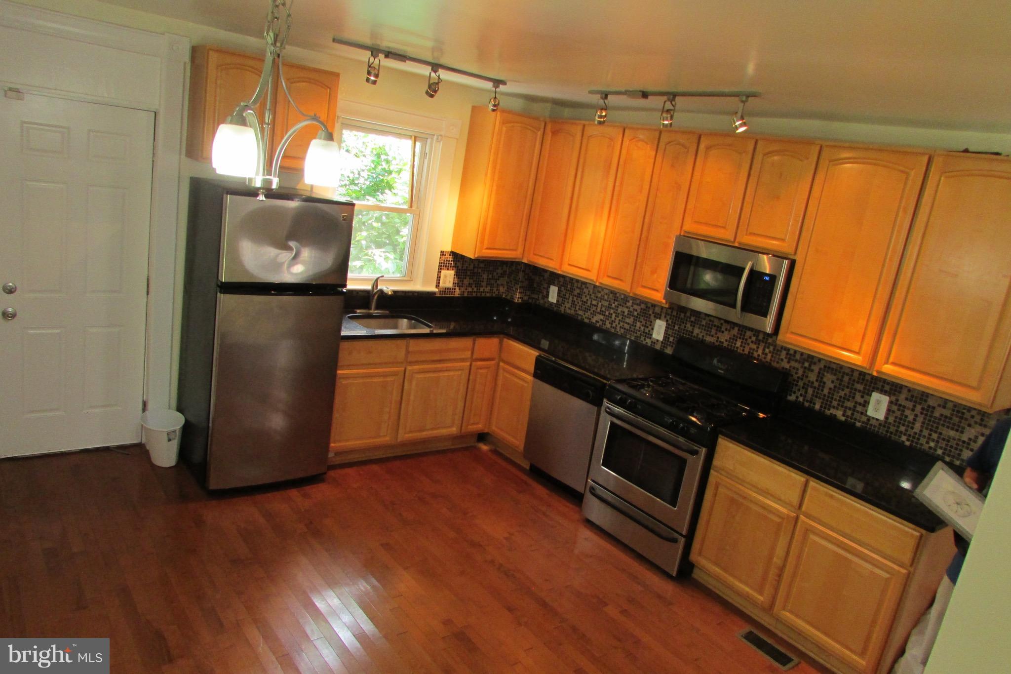 3661 Hineline Road Baltimore, MD 21229 - Photo 3 of 25 Kitchen