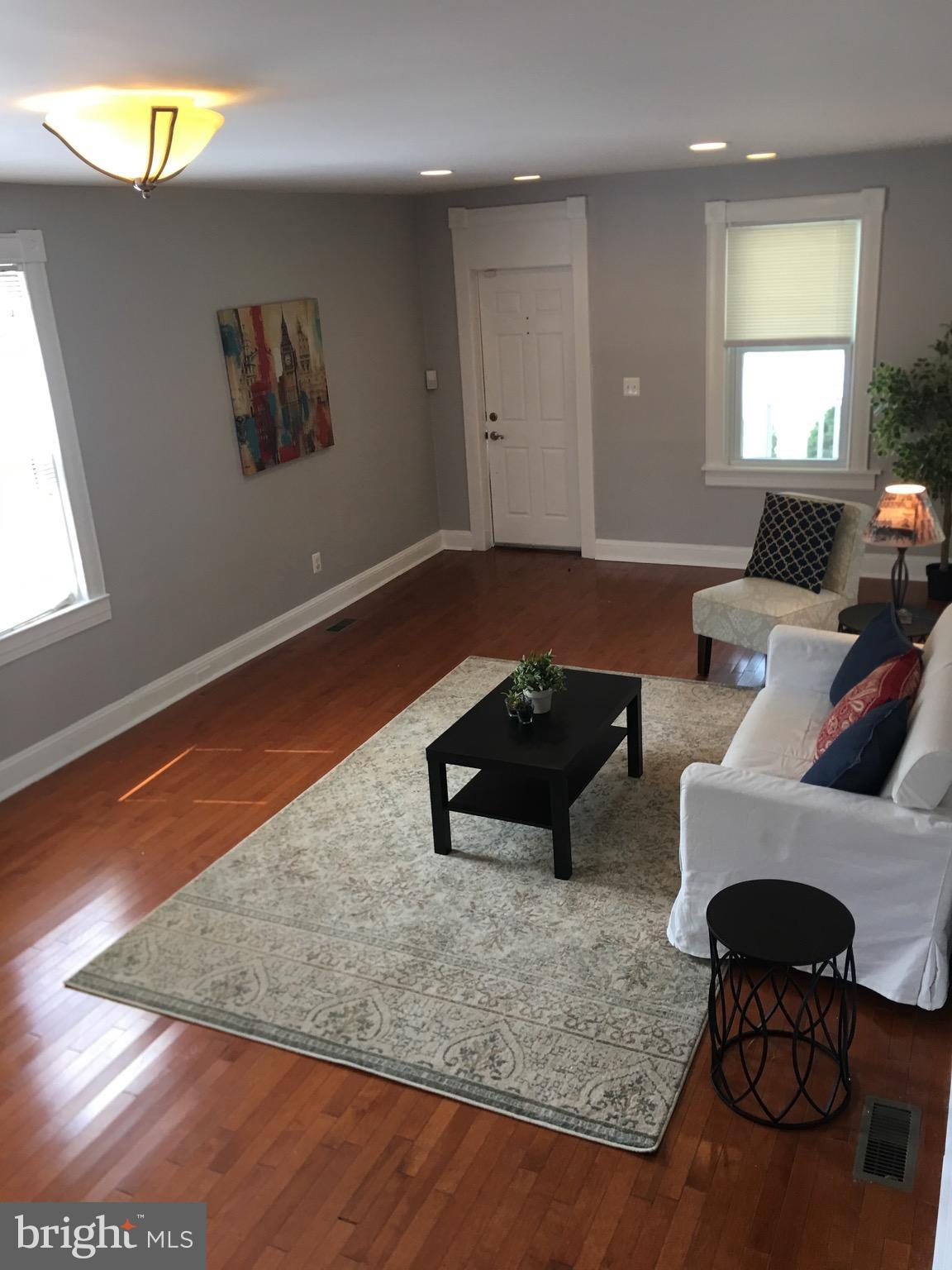 3661 Hineline Road Baltimore, MD 21229 - Photo 24 of 25 Living Room