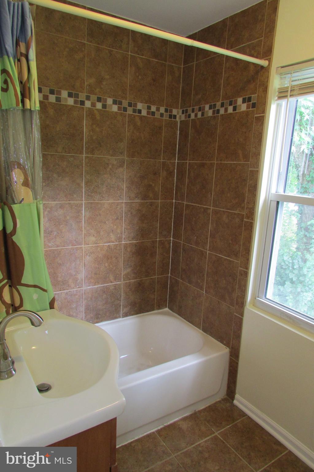3661 Hineline Road Baltimore, MD 21229 - Photo 4 of 25 Bath