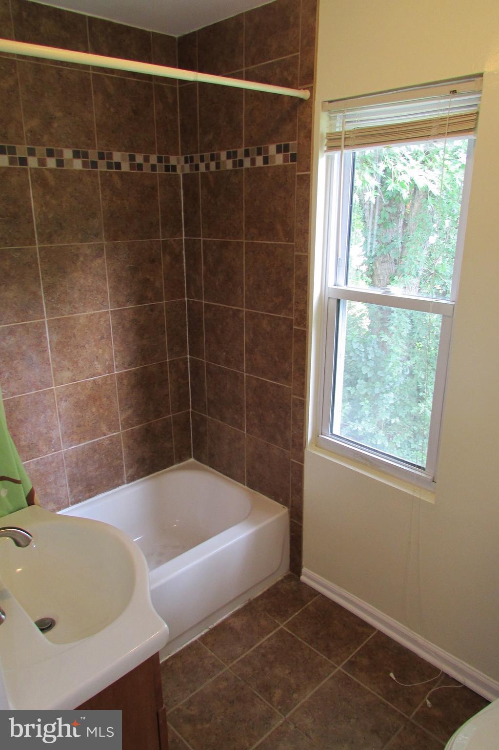 3661 Hineline Road Baltimore, MD 21229 - Photo 5 of 25 Bath (Master)