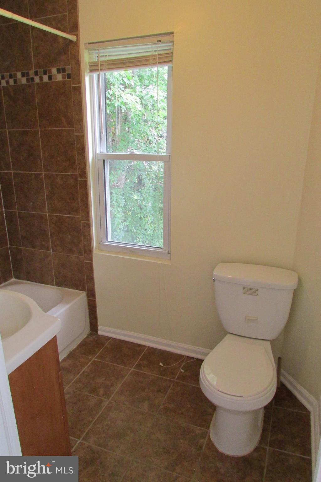 3661 Hineline Road Baltimore, MD 21229 - Photo 6 of 25 Bath