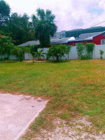 $1,200 | 805 22nd Avenue West, Bradenton, FL 34205