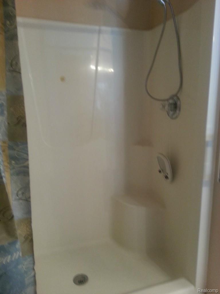 7191 Mentel Road Newport, MI 48166 - Photo 20 of 33 Mentel Master Shower