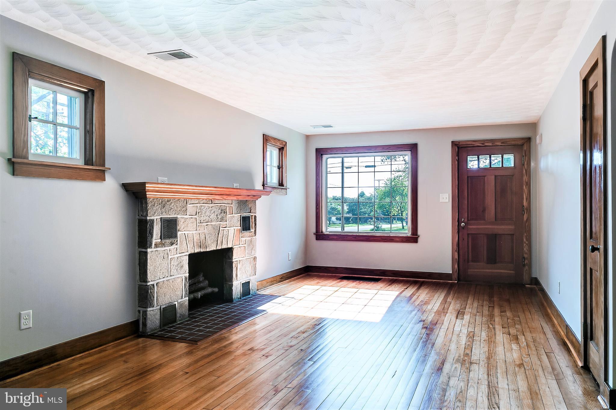 156 George Street Hanover, PA 17331 - Photo 2 of 17 Gallery Image 2