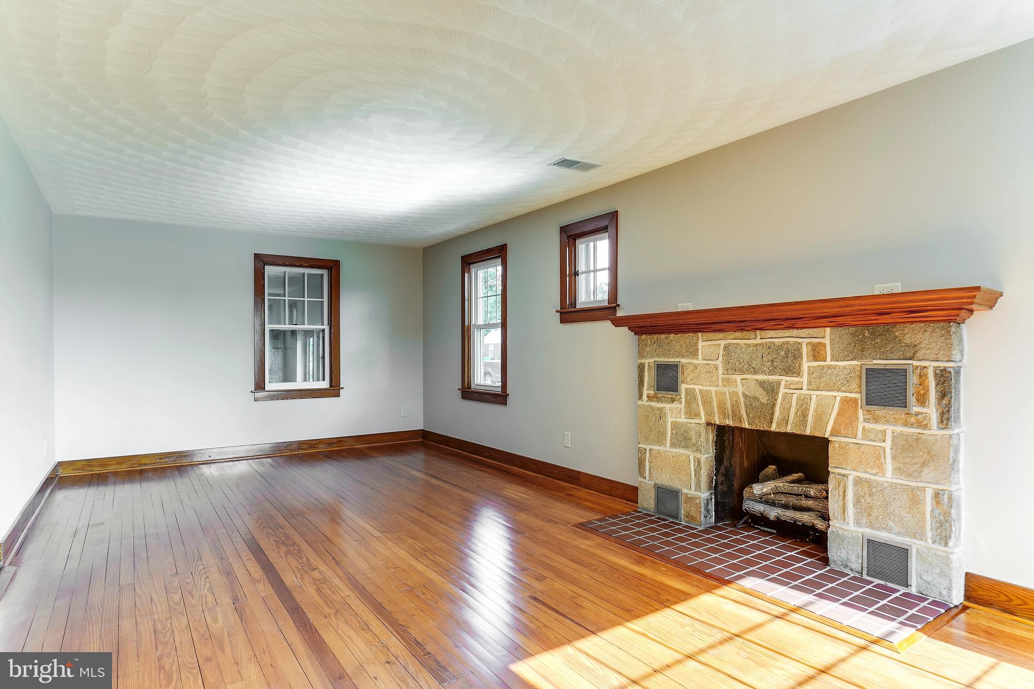 156 George Street Hanover, PA 17331 - Photo 3 of 17 Gallery Image 3