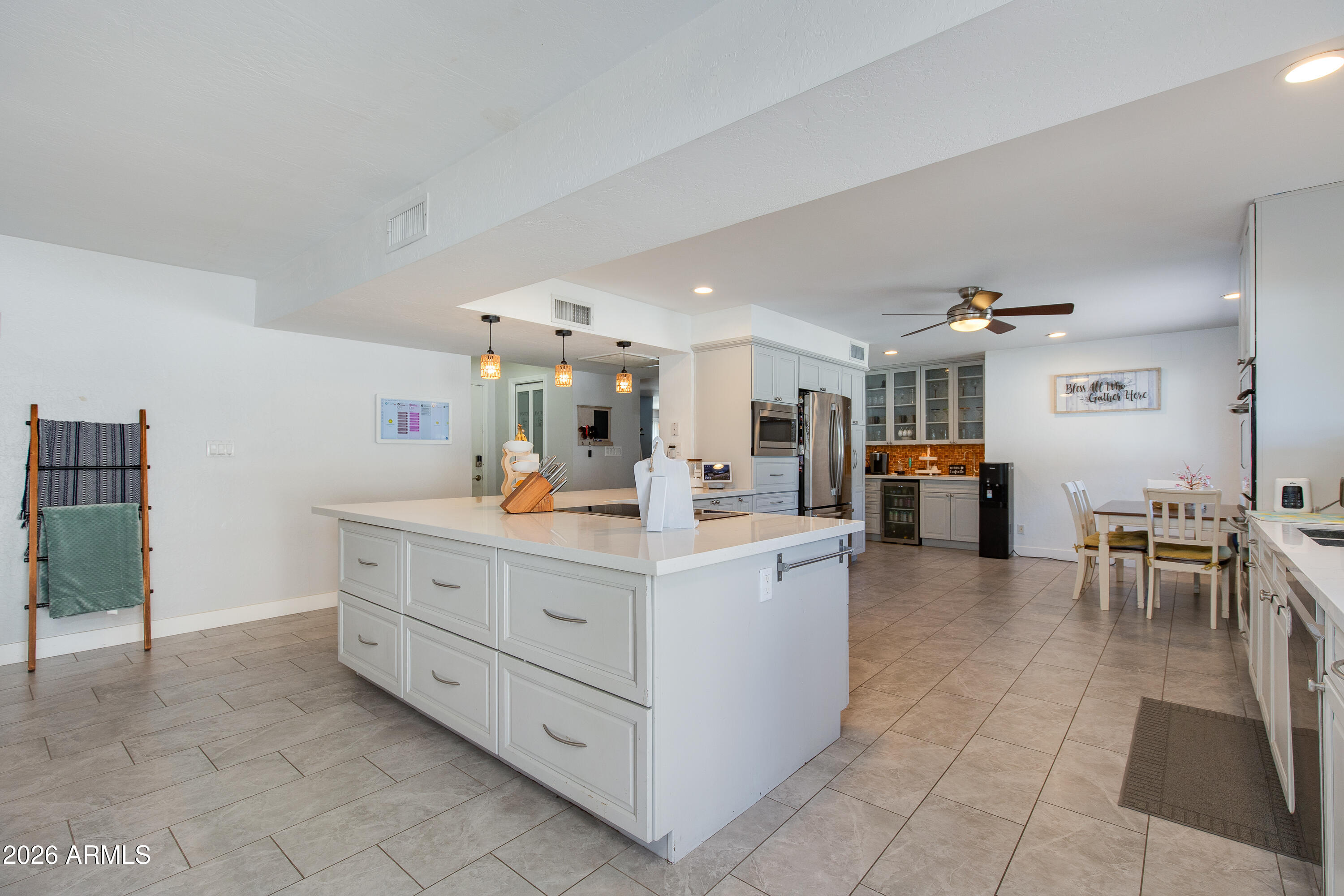8219 North 3rd Avenue Phoenix, AZ 85021 - Photo 20 of 52 a kitchen with counter top space and living room
