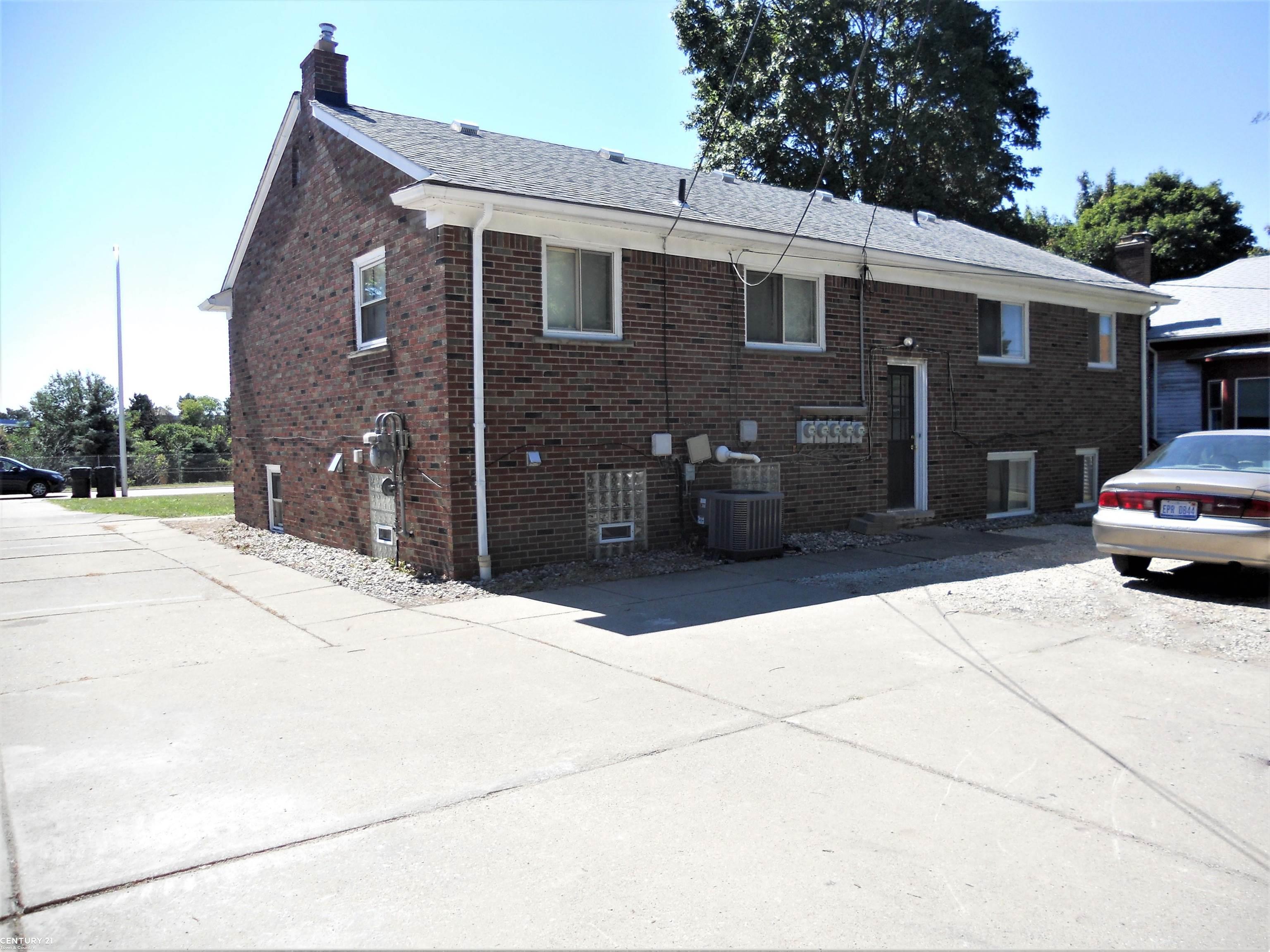17455 East Eleven Mile Road, Unit A Roseville, MI 48066 - Photo 24 of 27