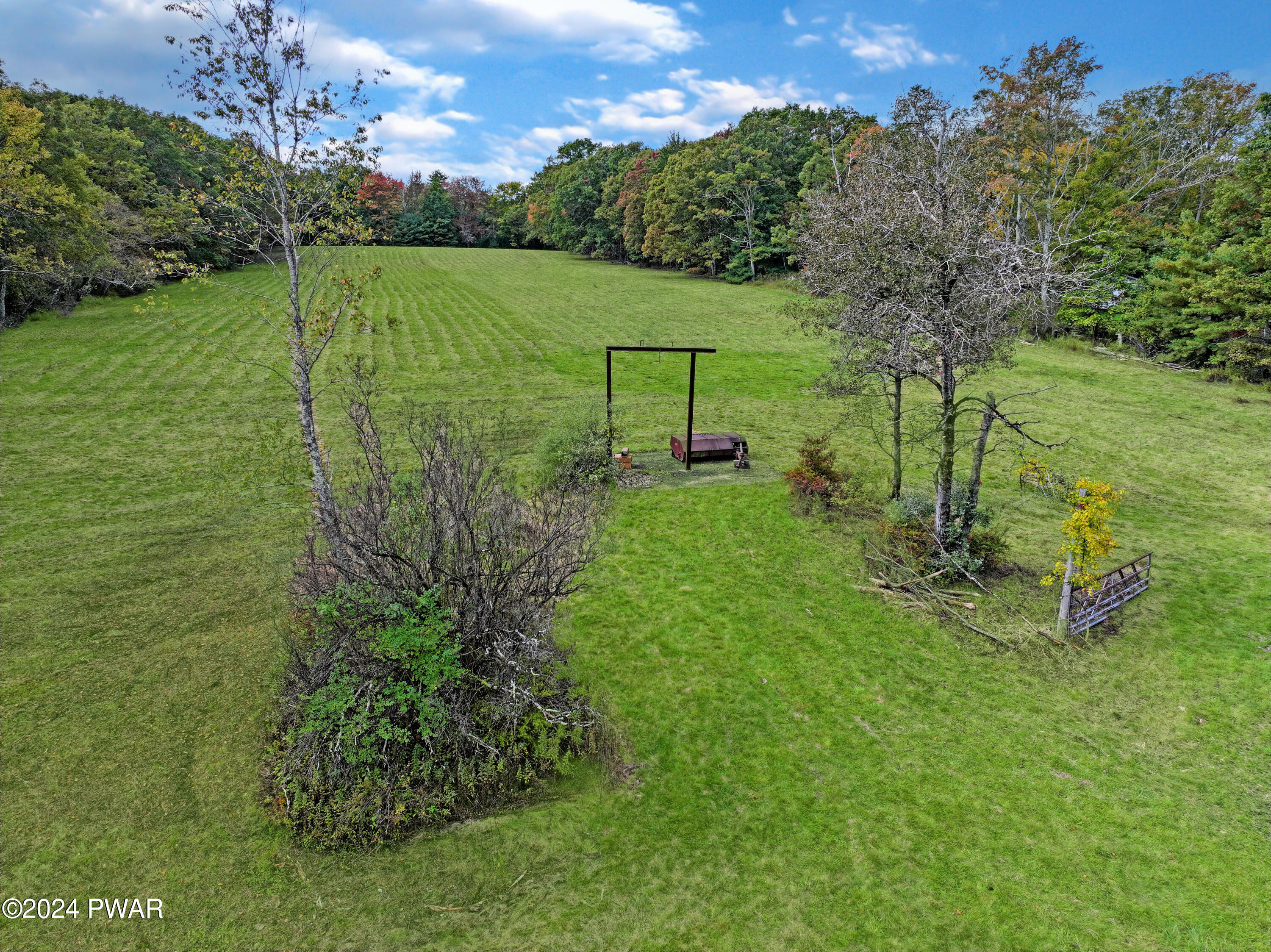 189 Rt 590 Greeley, PA 18425 - Photo 4 of 42