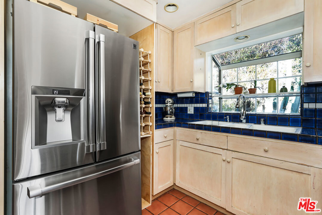3813 Roderick Road Los Angeles, CA 90065 - Photo 14 of 38