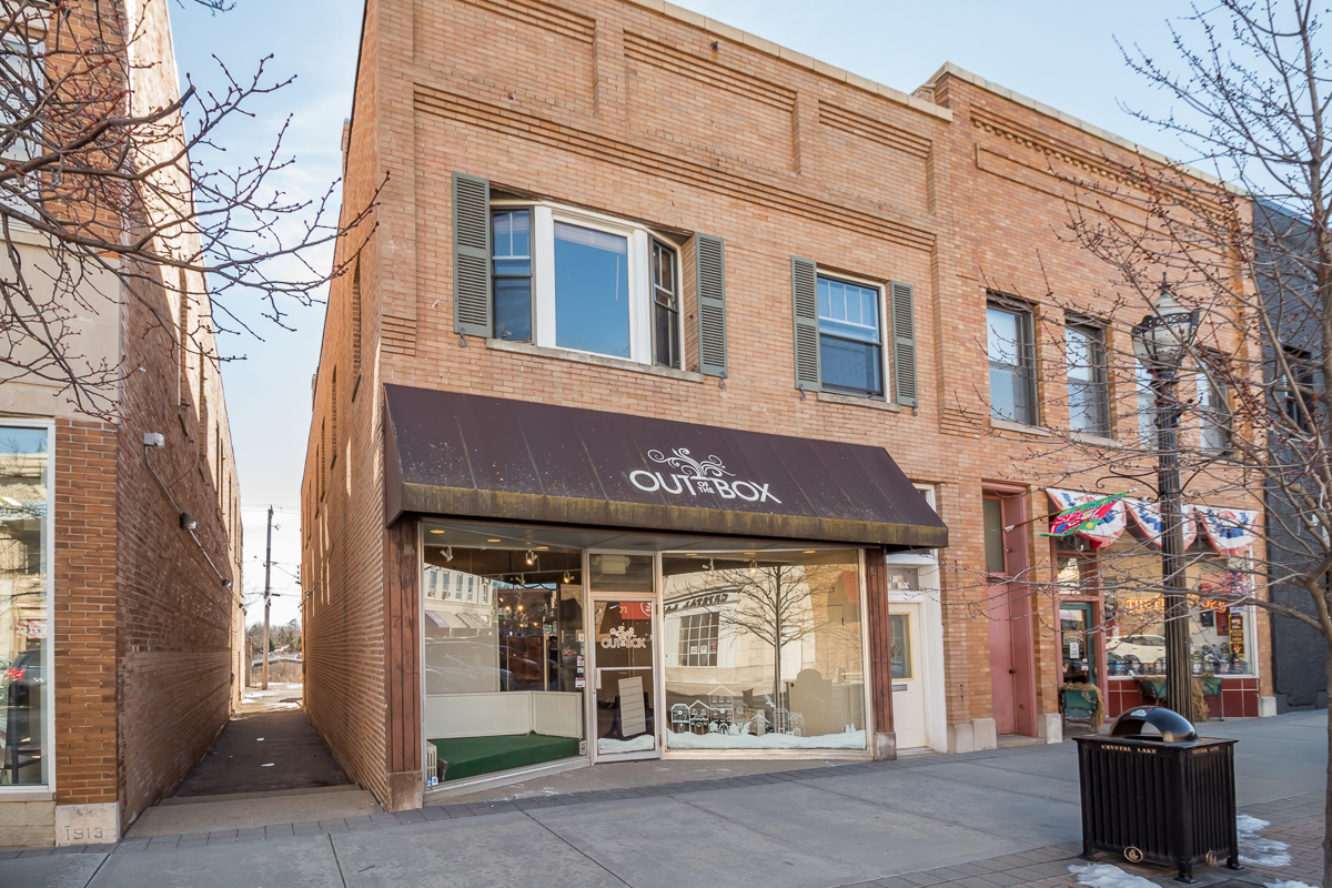 71 North Williams Street Crystal Lake, IL 60014 - Photo 2 of 41