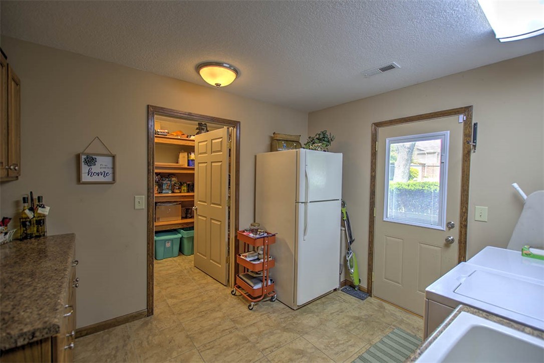 676 West Wolf Road Decatur, IL 62526 - Photo 19 of 34