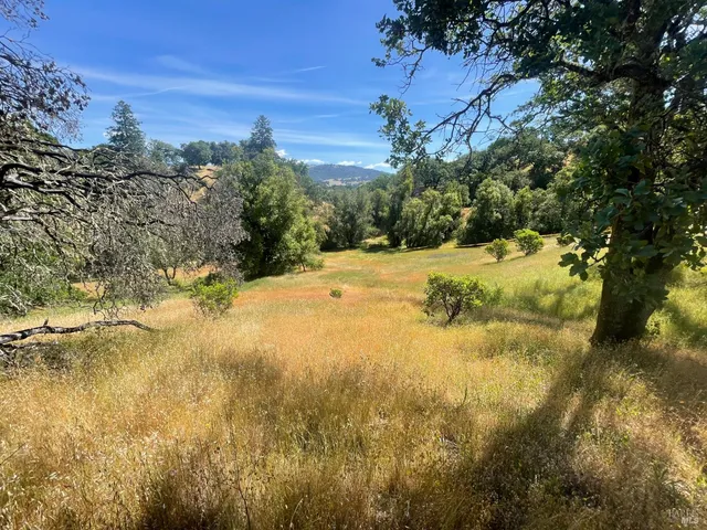 $299,000 | 28365 Redwood Highway, Cloverdale, CA 95425