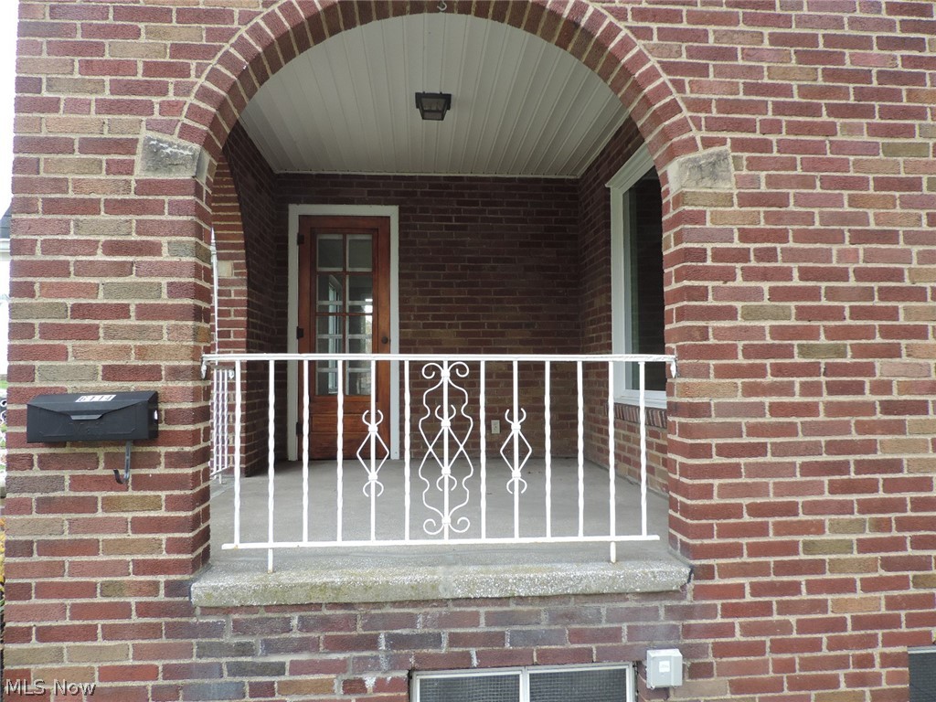 6114 Manchester Road Parma, OH 44129 - Photo 4 of 25
