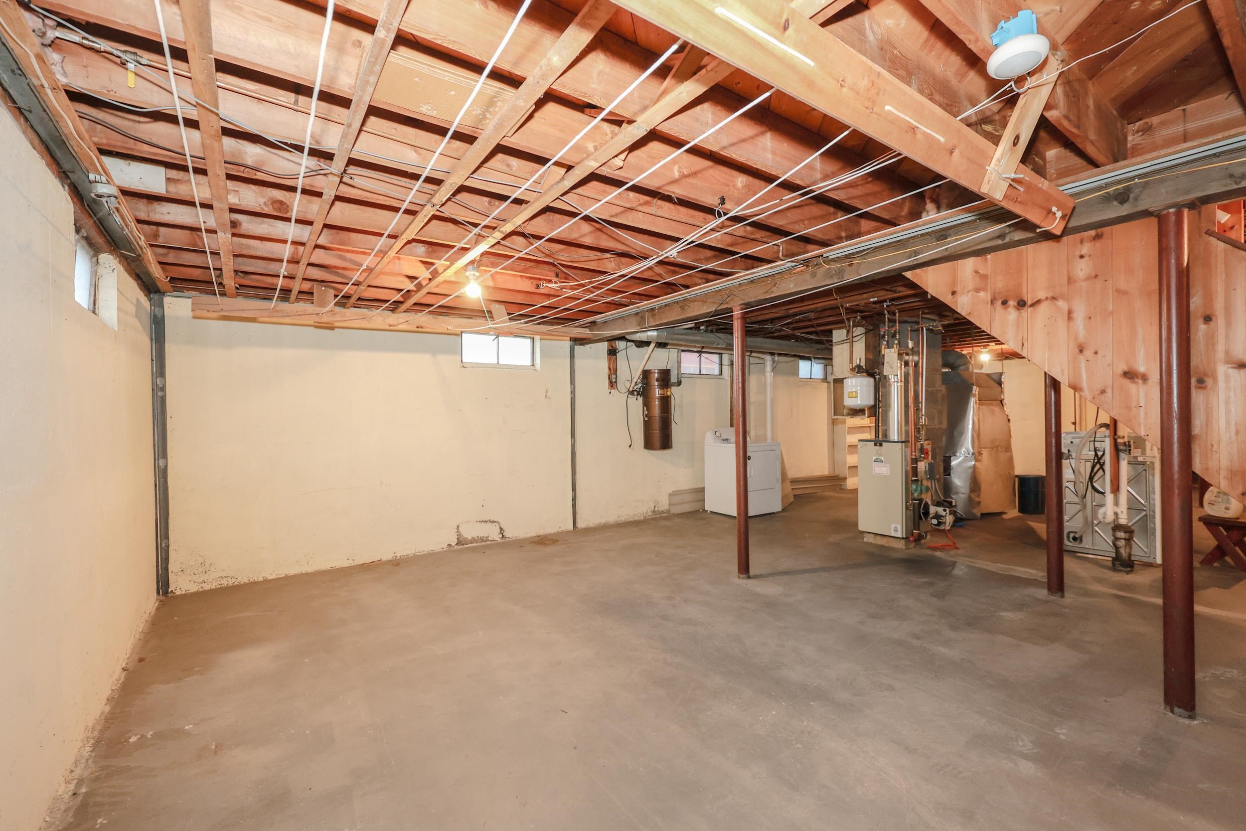 58 Alsace Street Manchester, NH 03102 - Photo 29 of 44