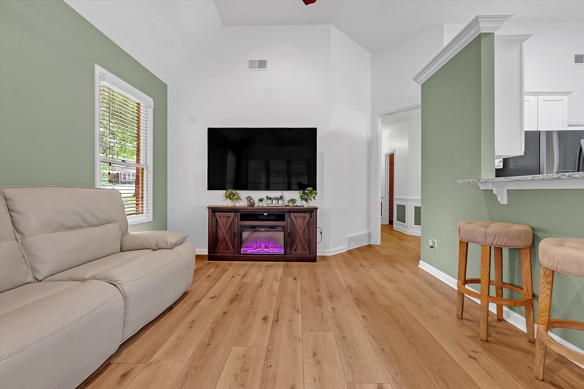 8786 Stablemill Lane Memphis, TN 38016 - Photo 21 of 40 a living room with furniture and a flat screen tv
