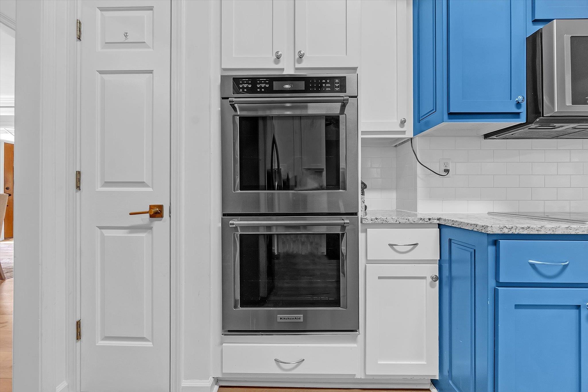 8786 Stablemill Lane Memphis, TN 38016 - Photo 27 of 40 a stove top oven sitting inside of a kitchen