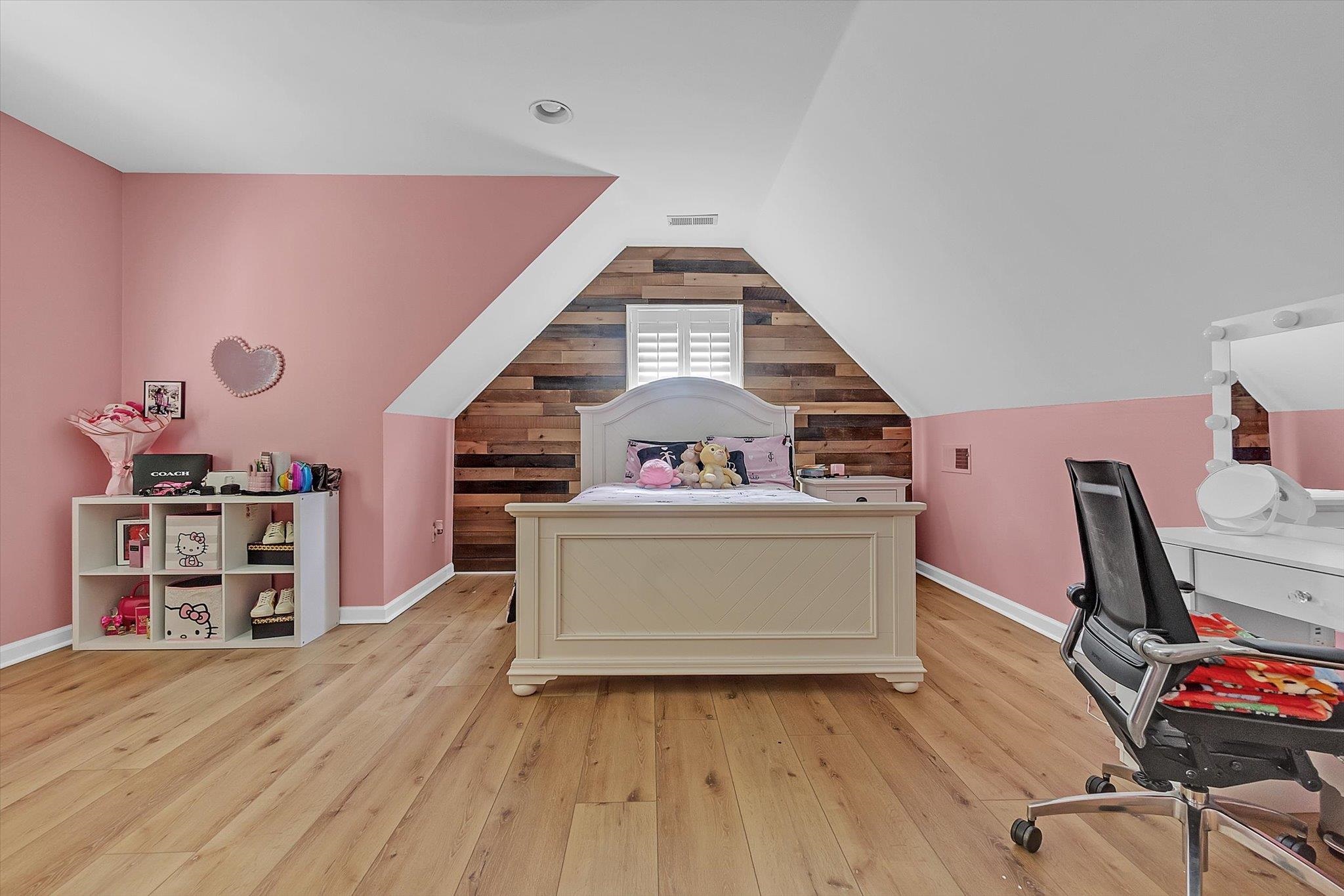 8786 Stablemill Lane Memphis, TN 38016 - Photo 34 of 40 a view of a workspace with furniture and wooden floor