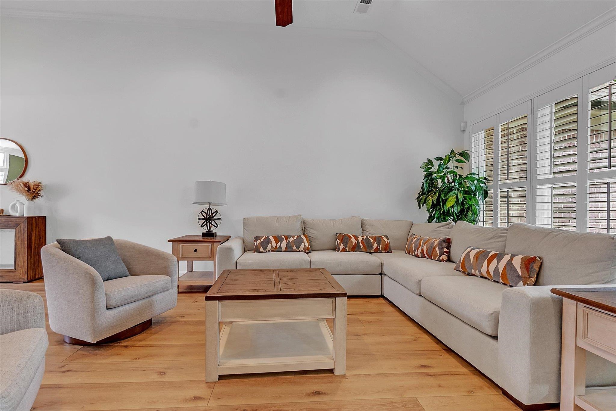 8786 Stablemill Lane Memphis, TN 38016 - Photo 6 of 40 a living room with furniture and a large window