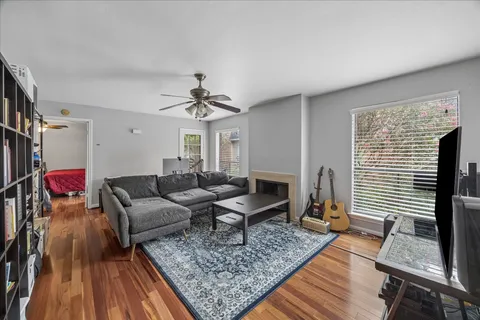 $195,000 | 1601 South Shepherd Drive, Unit 218, Houston, TX 77019