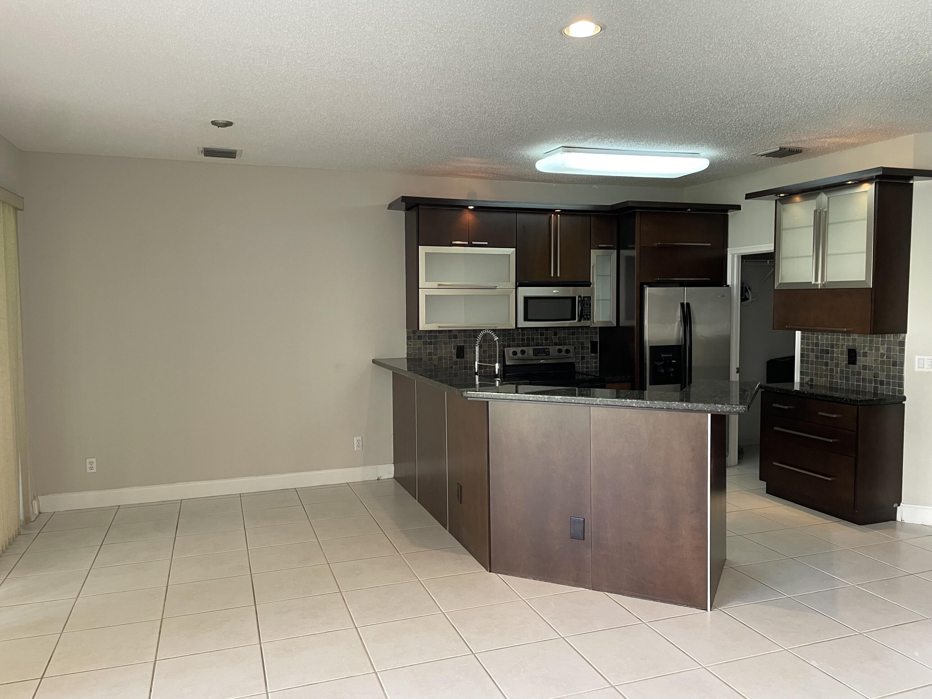 23395 Water Circle Boca Raton, FL 33486 - Photo 4 of 11 Kitchen Dining