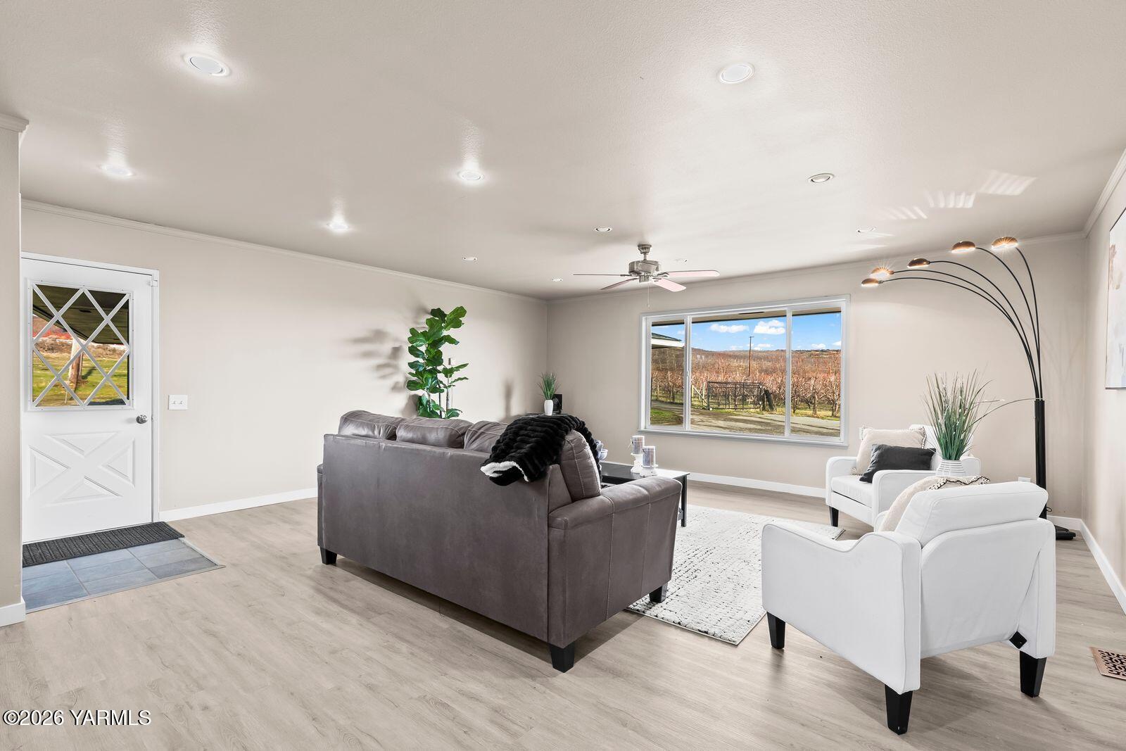 2030 Sunset Way Cowiche, WA 98923 - Photo 28 of 57 a living room with furniture