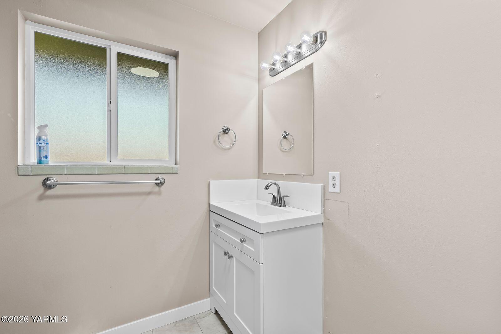 2030 Sunset Way Cowiche, WA 98923 - Photo 33 of 57 a bathroom with a sink and a mirror