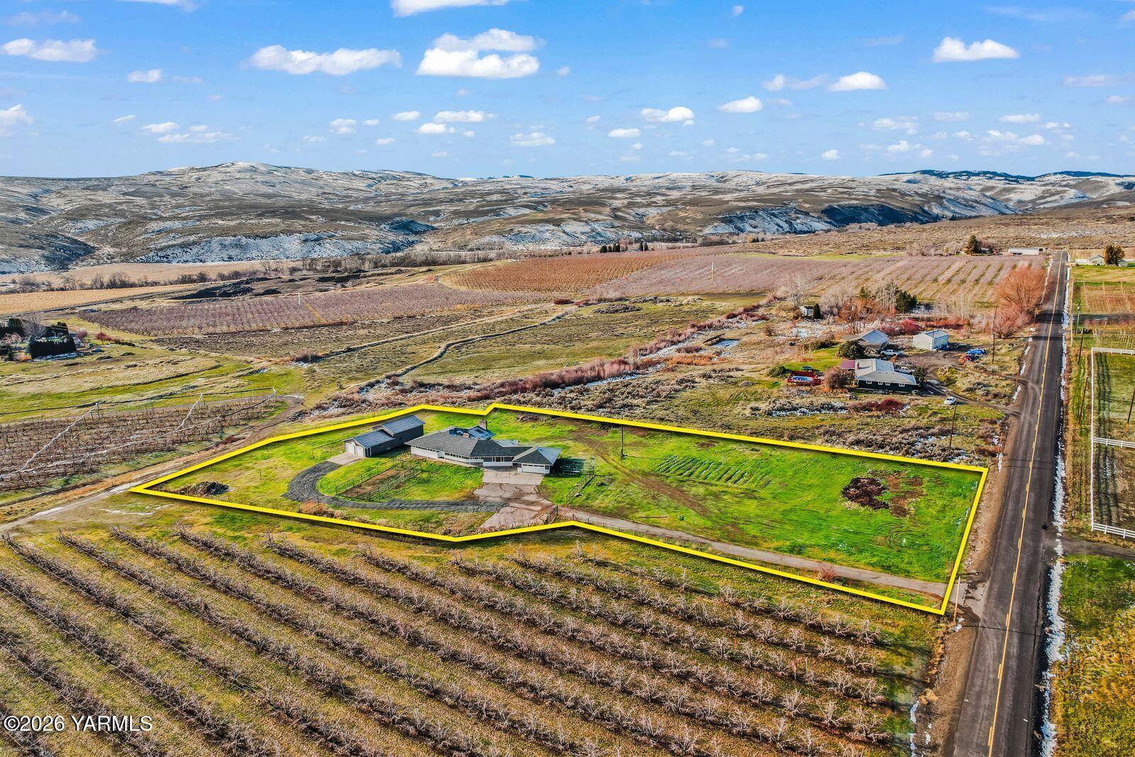 2030 Sunset Way Cowiche, WA 98923 - Photo 46 of 57 a view of an ocean and beach