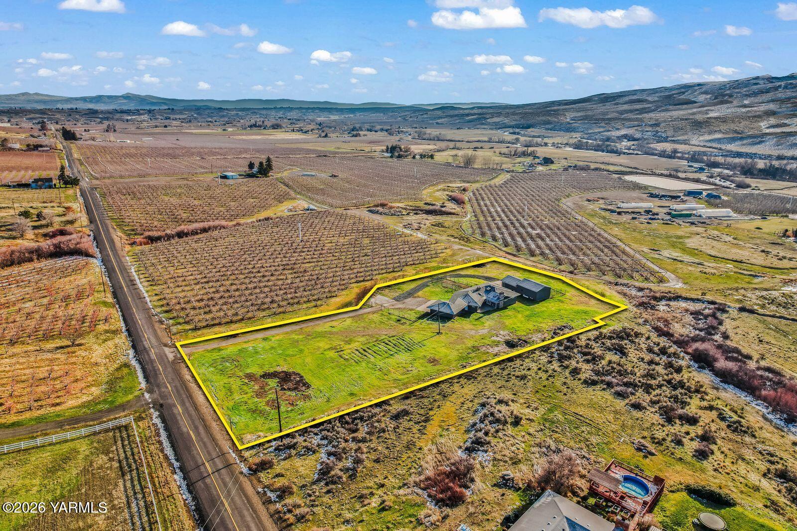 2030 Sunset Way Cowiche, WA 98923 - Photo 51 of 57 a view of a swimming pool and an outdoor space