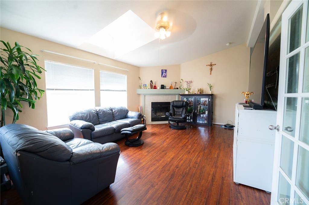 4901 Green River Road, Unit 37 Corona, CA 92878 - Photo 4 of 15 Living room