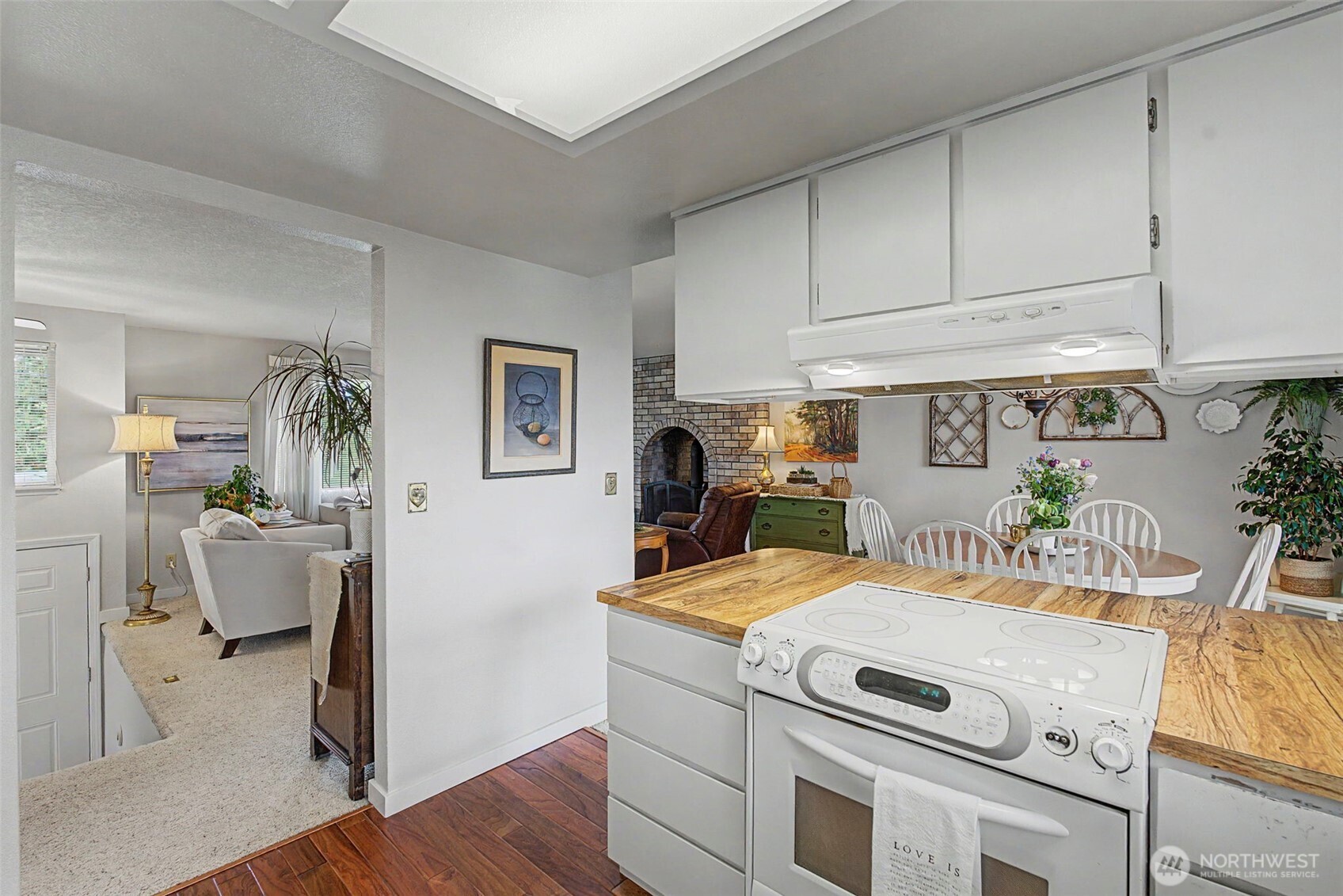 1611 Ham Hill Road Centralia, WA 98531 - Photo 13 of 40 a view of kitchen and sink
