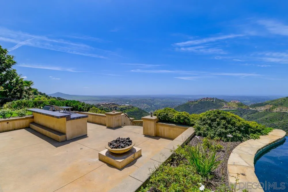 18335 Via Ambiente Rancho Santa Fe, CA 92067 - Photo 19 of 60 Gallery Image 19