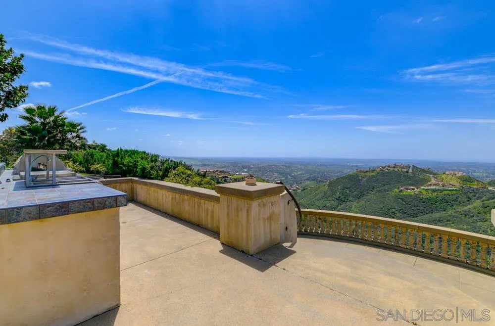 18335 Via Ambiente Rancho Santa Fe, CA 92067 - Photo 20 of 60 Gallery Image 20