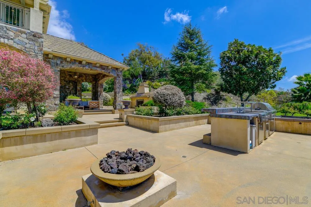 18335 Via Ambiente Rancho Santa Fe, CA 92067 - Photo 22 of 60 Gallery Image 22
