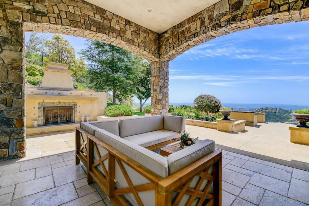 18335 Via Ambiente Rancho Santa Fe, CA 92067 - Photo 26 of 60 Gallery Image 26