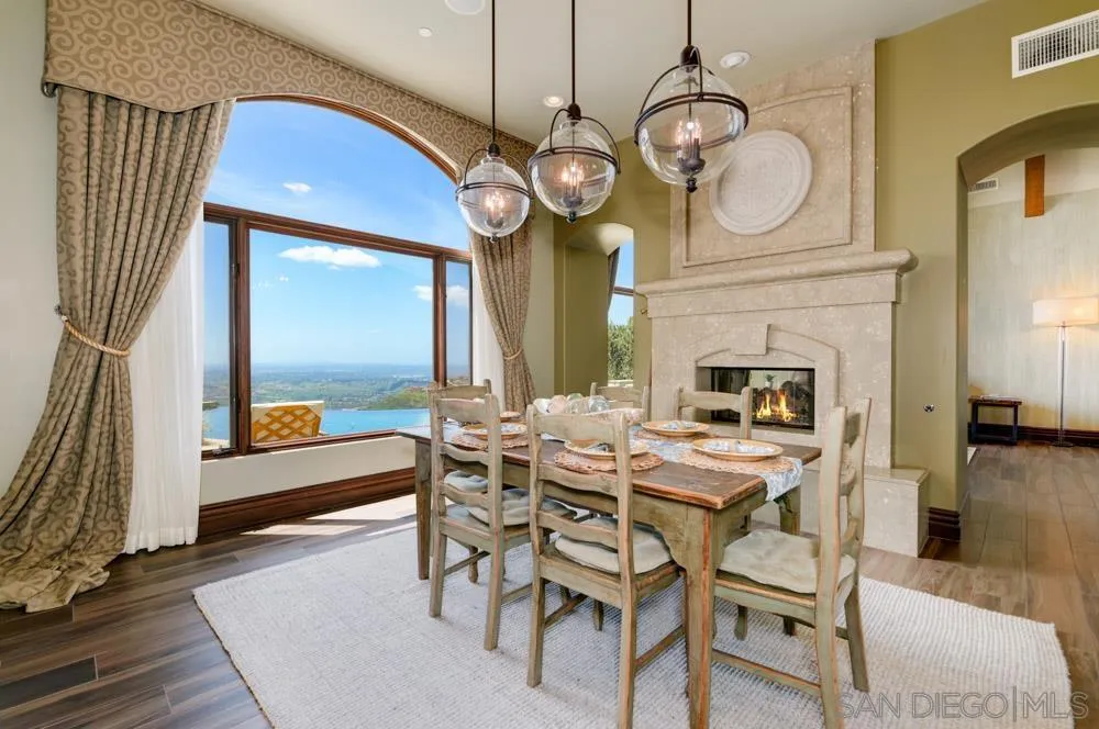 18335 Via Ambiente Rancho Santa Fe, CA 92067 - Photo 9 of 60 Gallery Image 9