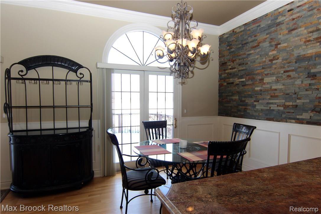 7060 Hatchery Road Waterford, MI 48327 - Photo 12 of 39 Dining Area.jpg