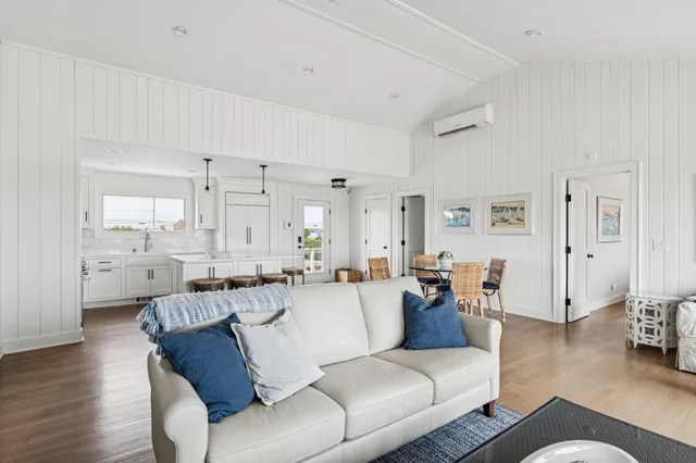 $5,998,000 | 355 Dune Road, Westhampton Beach, NY 11978