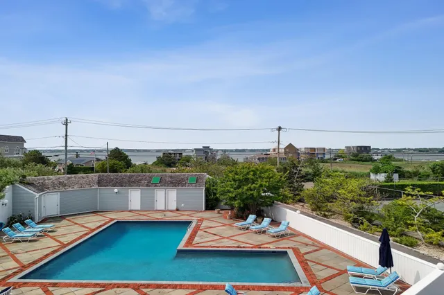 $5,998,000 | 355 Dune Road, Westhampton Beach, NY 11978