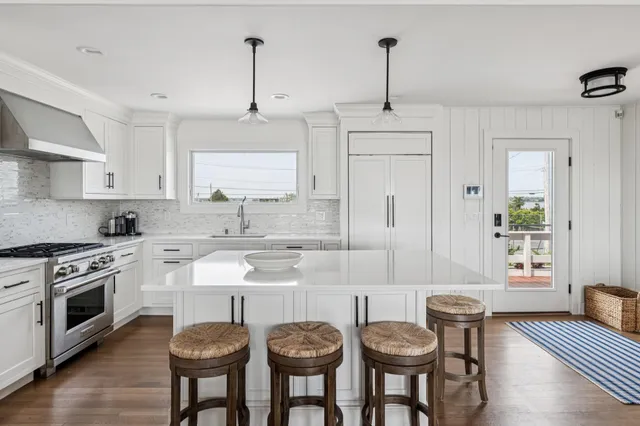 $5,998,000 | 355 Dune Road, Westhampton Beach, NY 11978