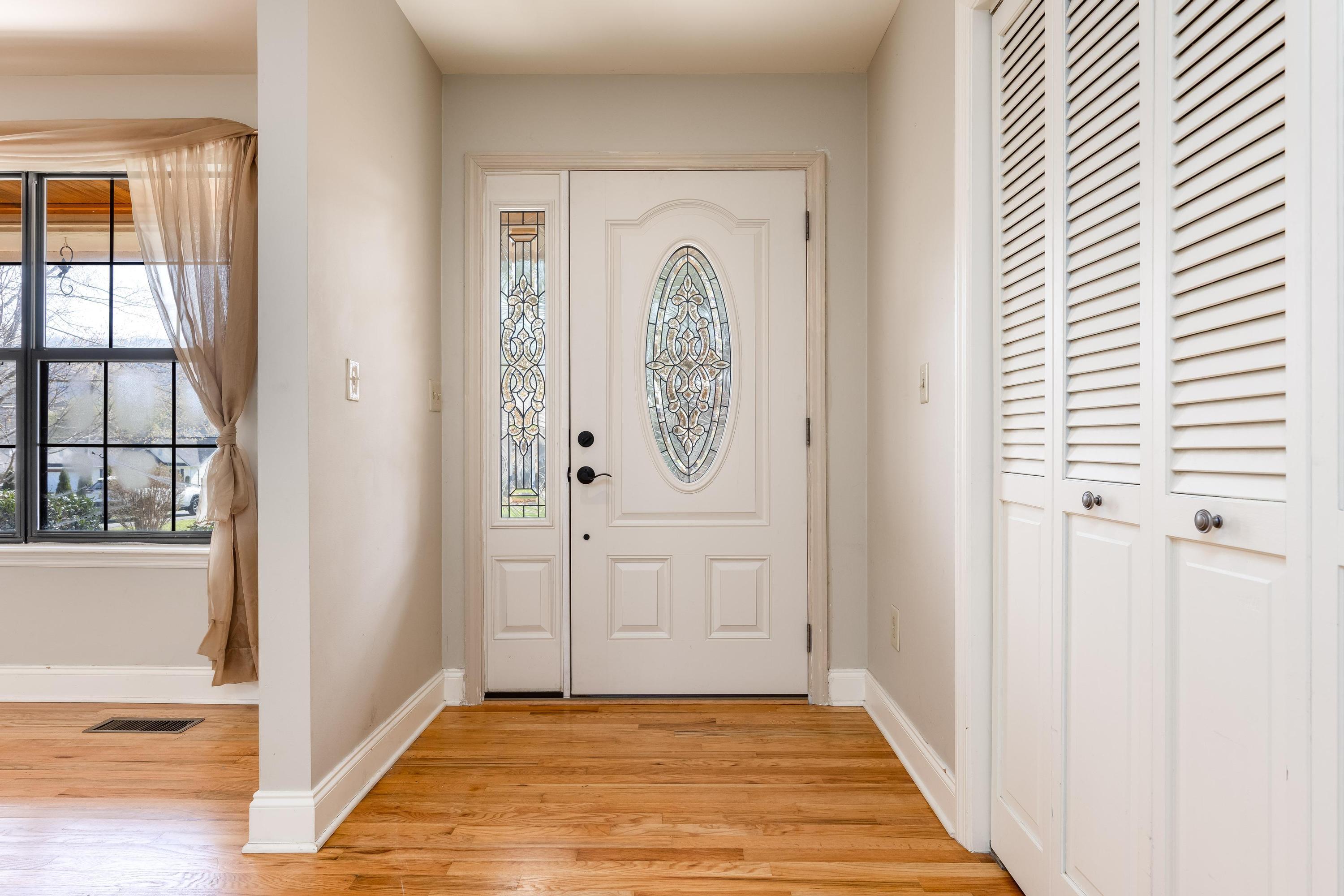 5715 Edgmon Road Ooltewah, TN 37363 - Photo 15 of 38 Foyer
