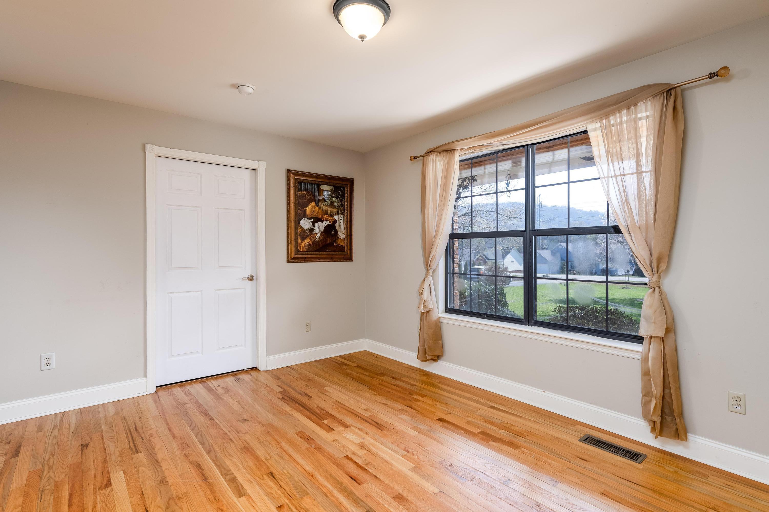 5715 Edgmon Road Ooltewah, TN 37363 - Photo 16 of 38 Living Room