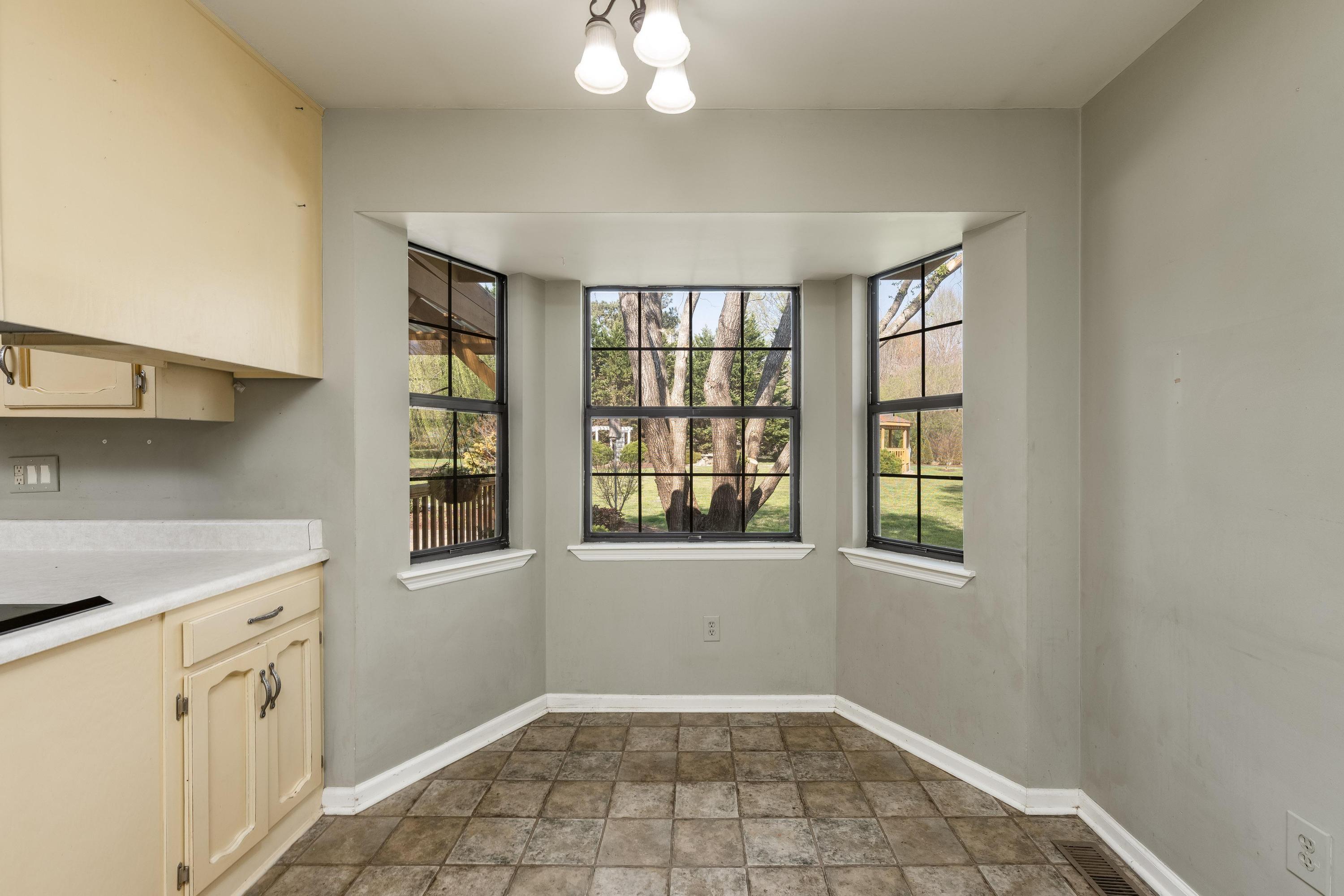 5715 Edgmon Road Ooltewah, TN 37363 - Photo 21 of 38 Breakfast Nook