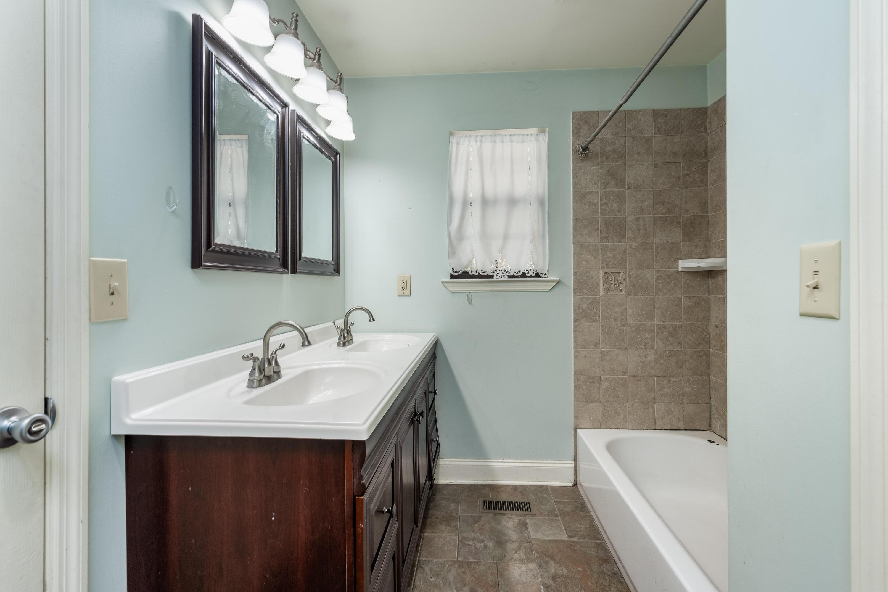 5715 Edgmon Road Ooltewah, TN 37363 - Photo 27 of 38 Primary Bath