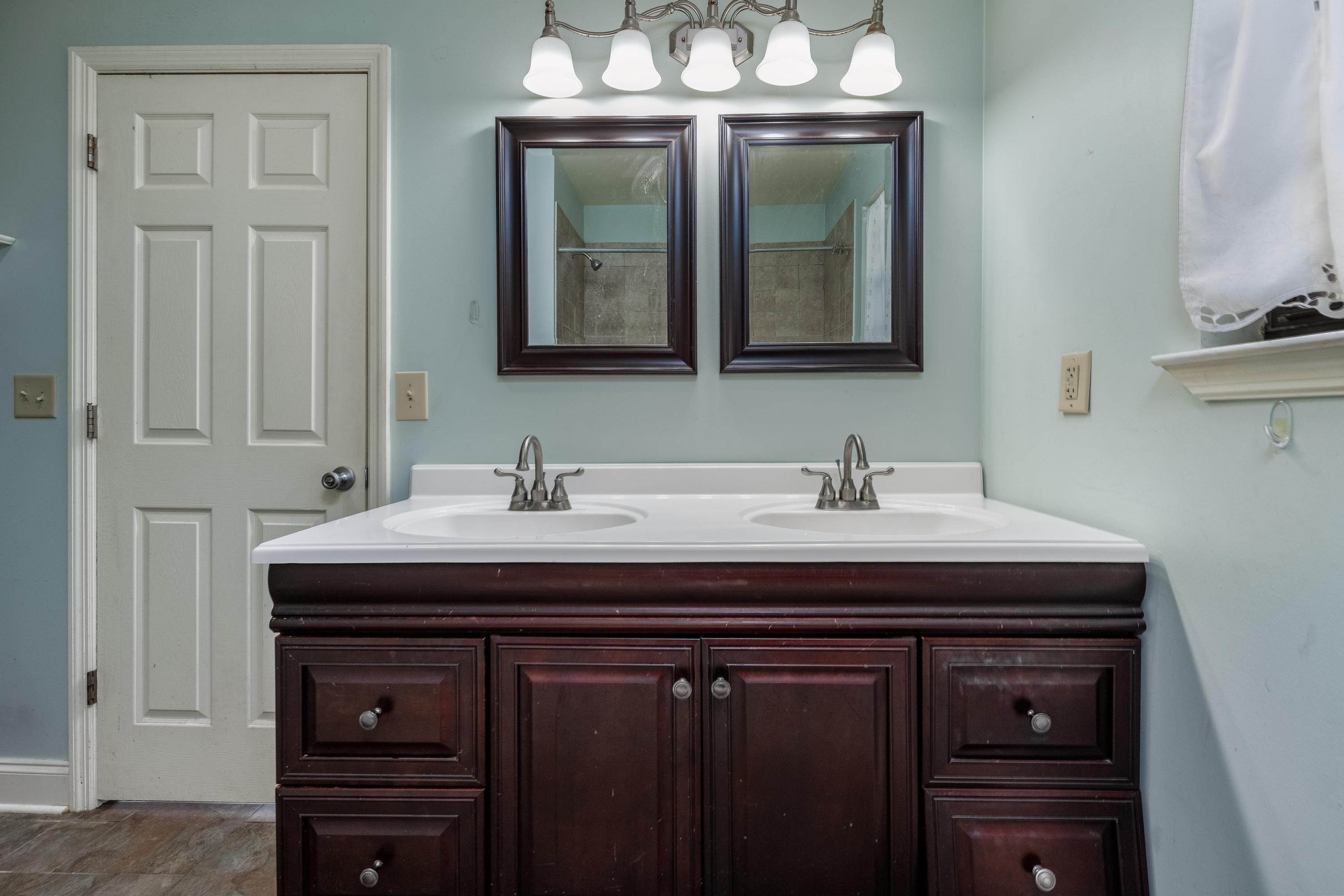 5715 Edgmon Road Ooltewah, TN 37363 - Photo 28 of 38 Primary Bath