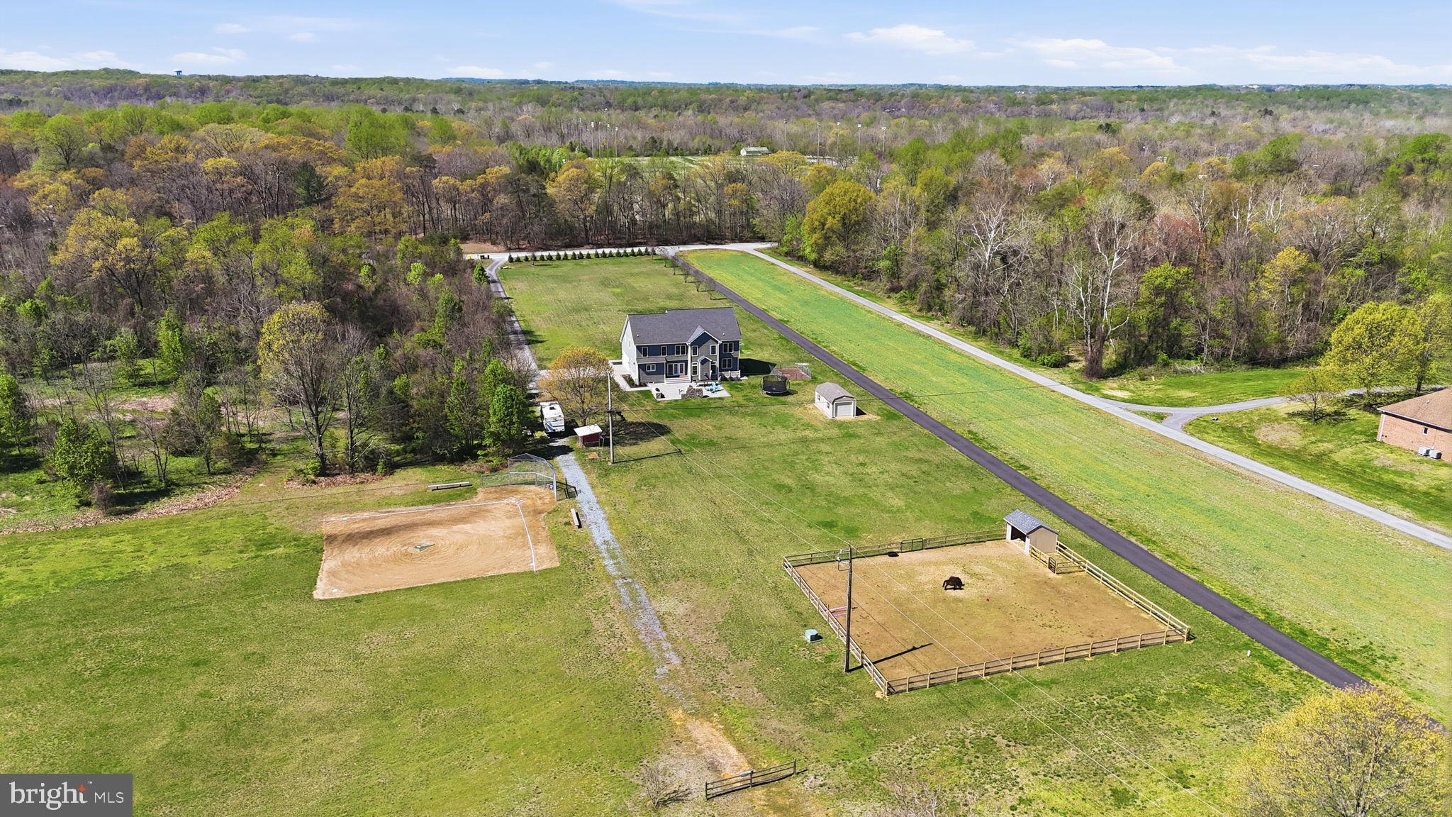 3177 Patuxent River Road Davidsonville, MD 21035 - Photo 4 of 51 a view of a swimming pool with a mountain view