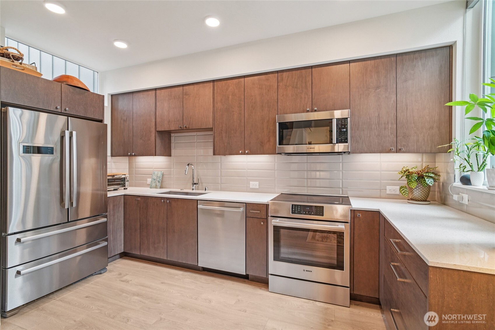 3070 Southwest Avalon Way, Unit E Seattle, WA 98126 - Photo 4 of 35