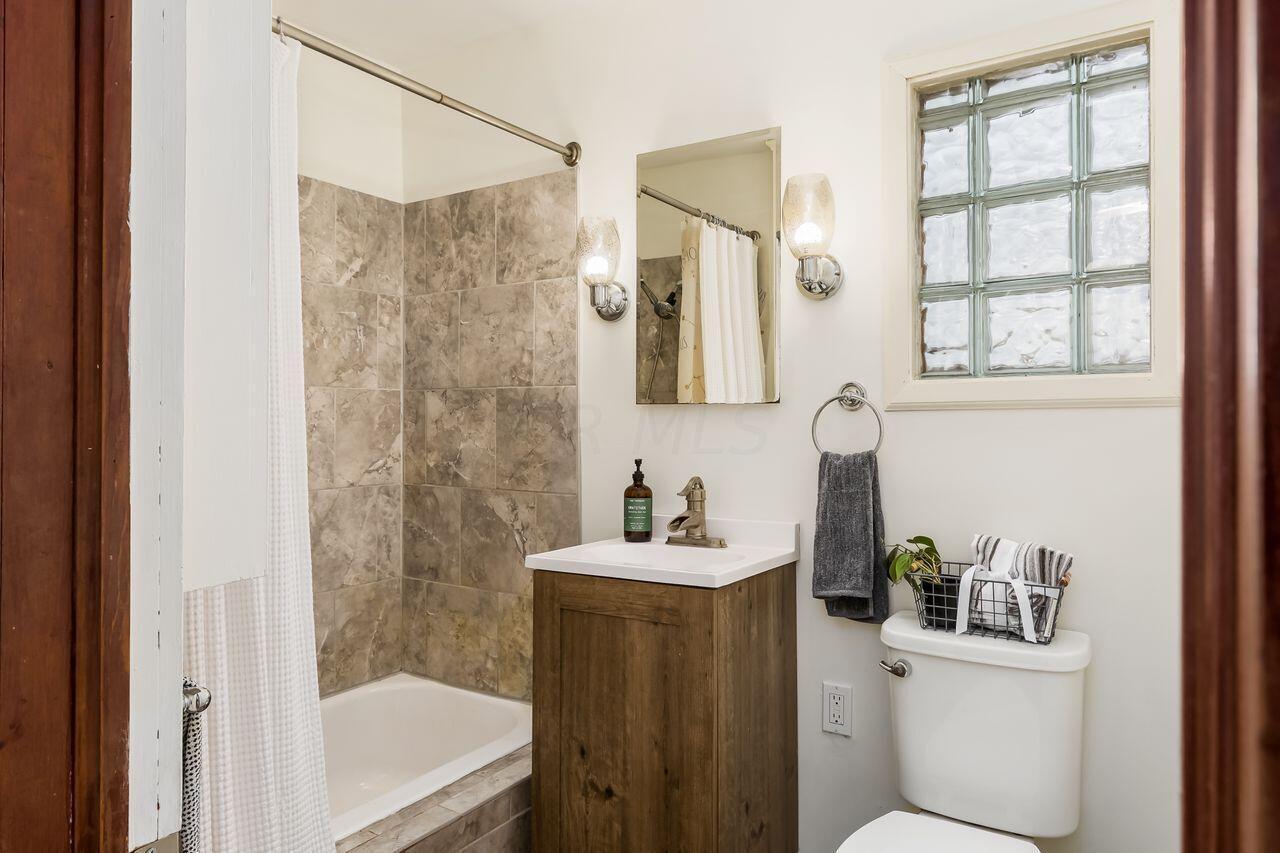 3349 Weaver Road Mount Vernon, OH 43050 - Photo 9 of 31 1st floor bathroom