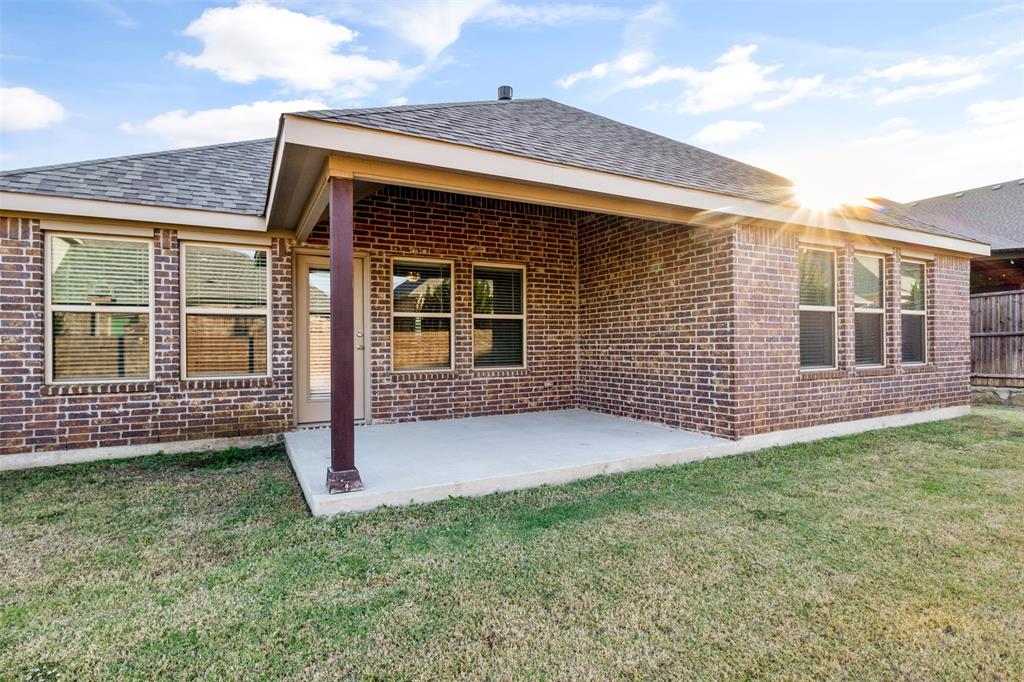 317 Timberline Drive Midlothian, TX 76065 - Photo 20 of 30 front view of a house with a yard