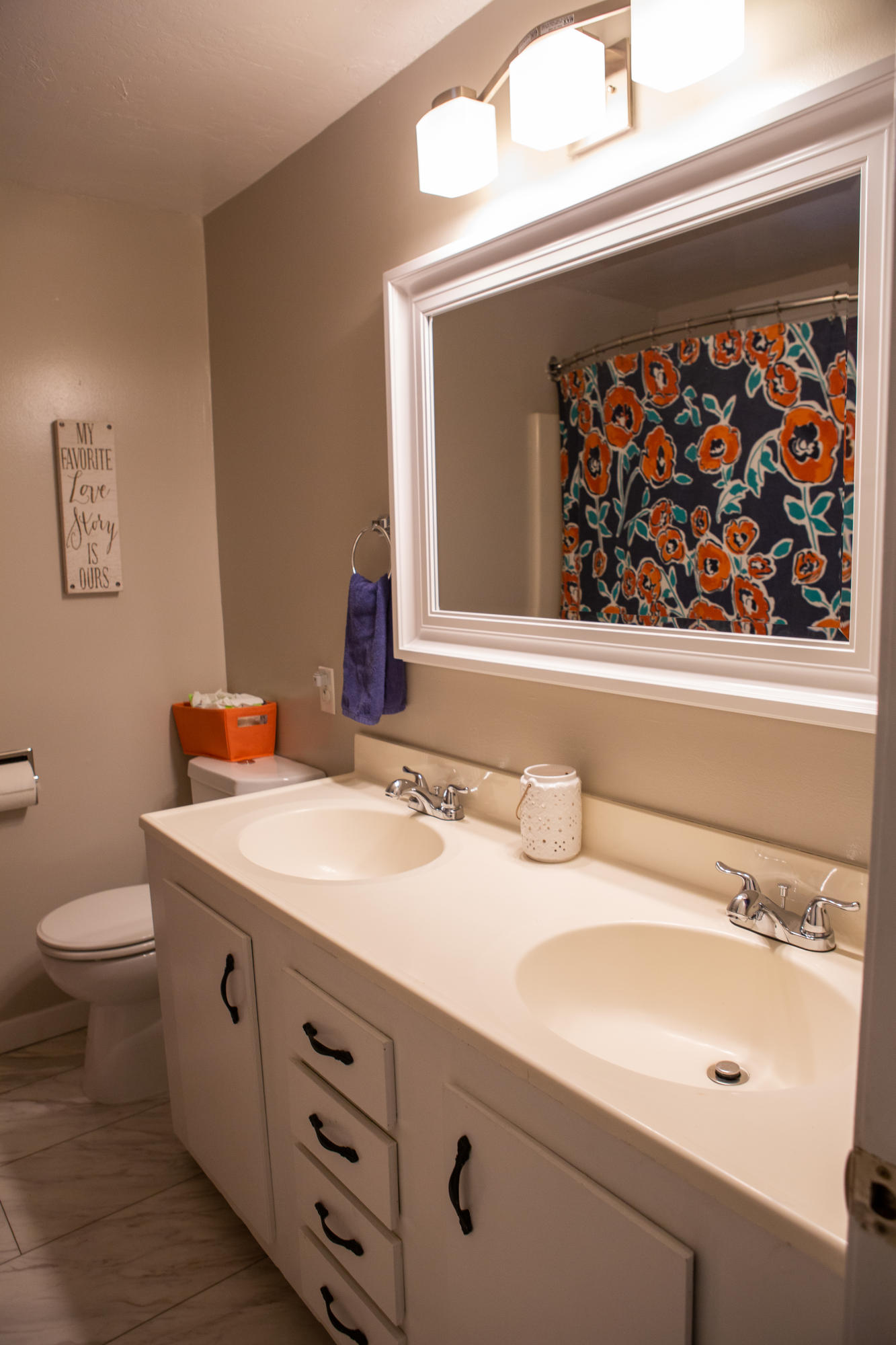 5266 East Bonnyview Road Redding, CA 96001 - Photo 15 of 27 Bathroom #1